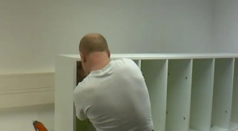 Naprawa renowacja krzeseł klejenie dorabianie elementów drewnianych stolarz ursus