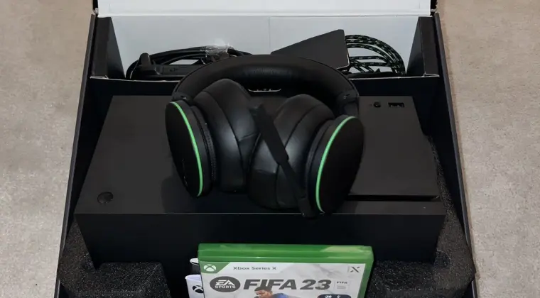 Xbox Series X z akcesoriami