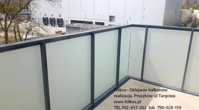 Oklejanie balkonów Warszawa - Folia matowa na szklany balkon