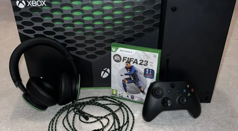 Xbox Series X z akcesoriami