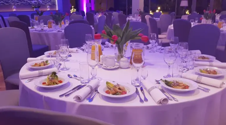 Zatrudnimy Kelerów i Kelnerki w Hotelu 3 *
