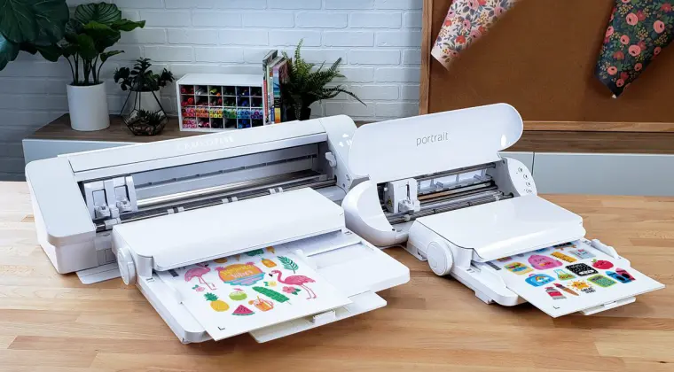 Ploter tnący Silhouette formatu A4, A3 z automatycznym podajnikiem naklejek