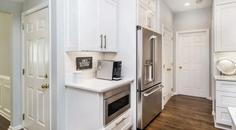 Solid Wood Kitchen Cabinets and High-Quality Countertops | Chicago