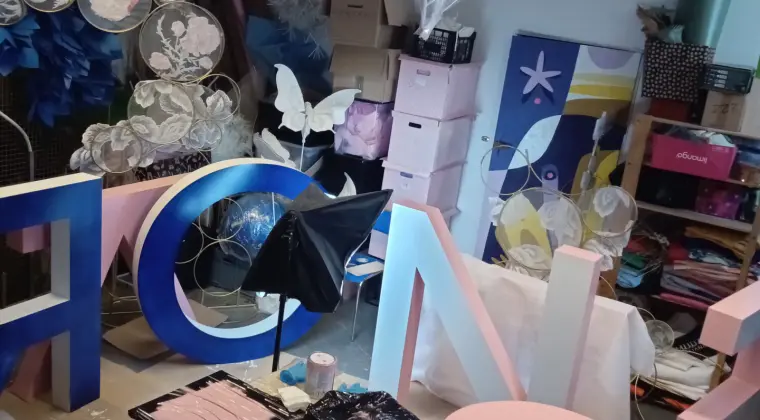 Szukam pracy w pracowni artystycznej / scenograficznej / kostiumowej / dekoratorskiej