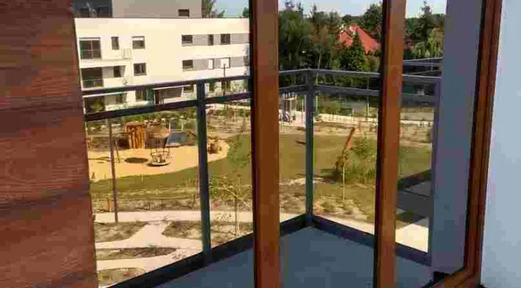 Przyciemnianie szyb Warszawa Oklejanie okien folią przeciwsłoneczną zewnętrzną -folie z filtrem UV i IR