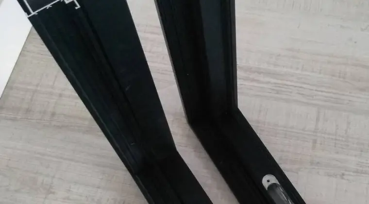 Drzwi ukryte z ościeżnicą aluminiową ANODOWANĄ - producent.