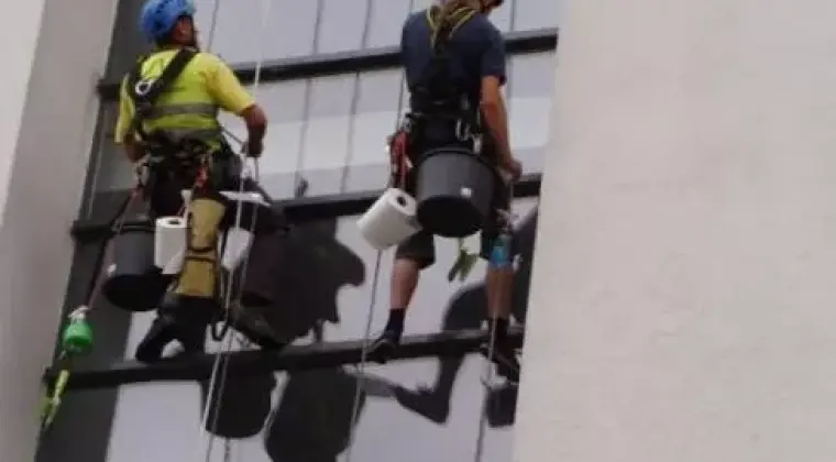 Mycie dużych powierzchni szklanych