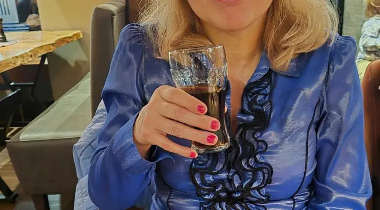 Miła, rozsądna dziewczyna pozna fajnego mężczyznę.