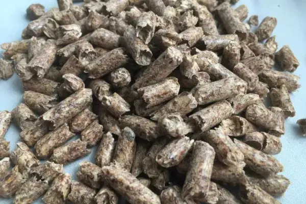 Pellet drzewny 6 mm sosna, worek 15 kg.