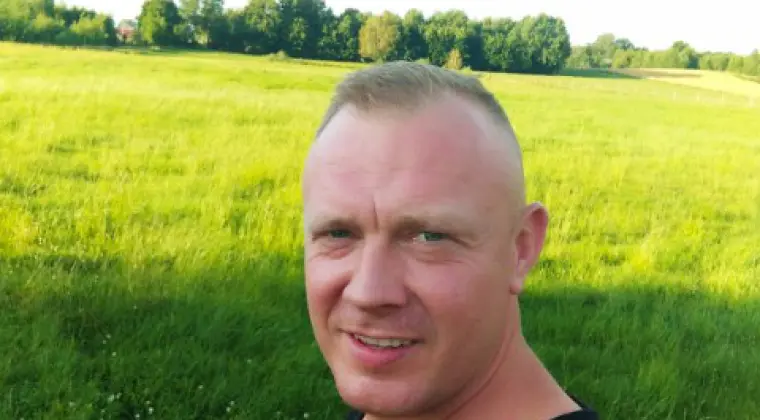 Poznam Miłą o Urokliwych Wdziękach Kobietę