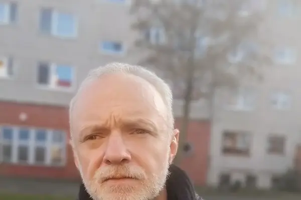 BEZDOMNY ALKOHOLIK,I NARKOMAN