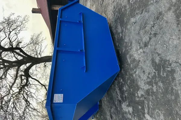 Kontener typu mulda 7 m3, bramowiec, kontener na gruz.