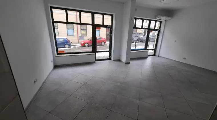 Lokal użytkowy 48,4 m2 przy Rynku, Nowa Kamienica, Witryna, Parter