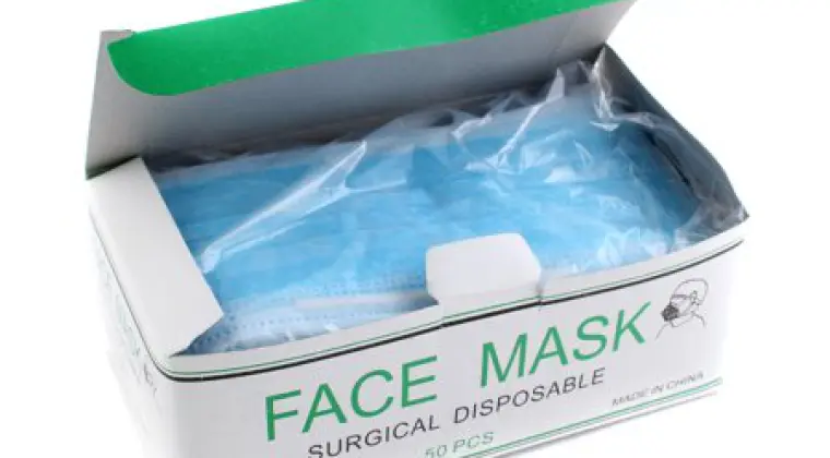 Maski chirurgiczne 3-warstwowe i 3M 8210 N95