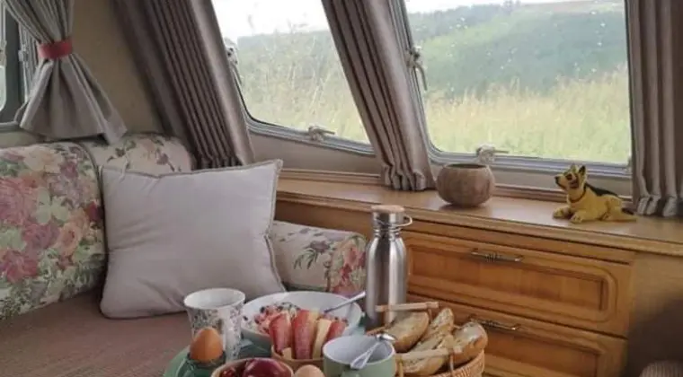 Przyczepa kempingowa na wsi w roscommon