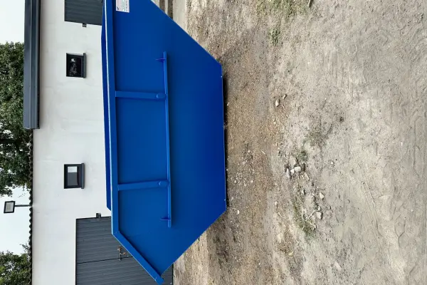 Kontener typu mulda 7 m3, bramowiec, kontener na gruz.