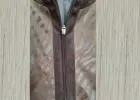 ŻAKIET brązowy, cieniutki zamsz, oryginalne wstawki, suwak, rozm. M/L - 25 zł.