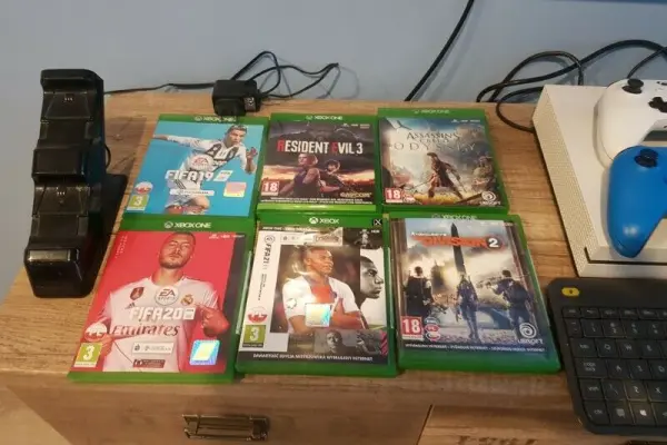 Sprzedam konsole XBOX ONE S 1 TB dysk 4TB 