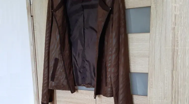 ŻAKIET brązowy, cieniutki zamsz, oryginalne wstawki, suwak, rozm. M/L - 25 zł.