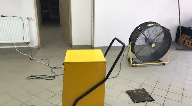 Pochłaniacz Wilgoci Wynajem Osuszaczy Osuszanie pod posadzkowe