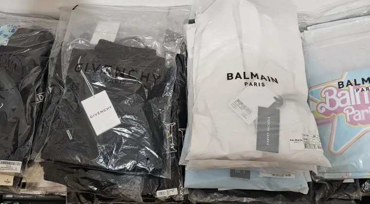 Markowe ubrania. T-shirts, bluzy