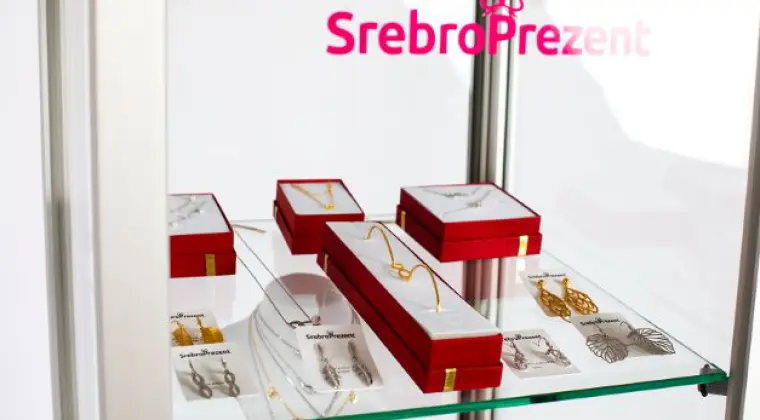 Sprzedam nowe witryny z oświetleniem led
