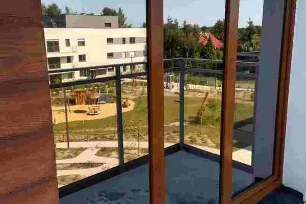 Przyciemnianie szyb Warszawa Oklejanie okien folią przeciwsłoneczną zewnętrzną -folie z filtrem UV i IR