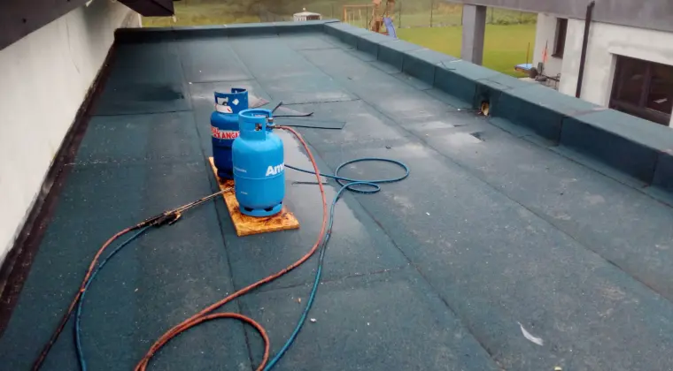 Wykonanie dachów płaskich w systemie pap termozgrzewalnych