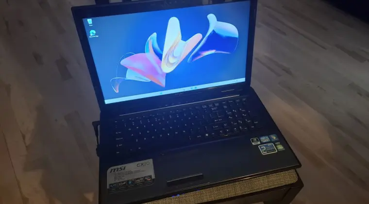 Laptop MSI-dysk HDD 500GB-procesor i3-Ram 8GB-(NVIDIA GeForce GT 640M )-Cale 17,3