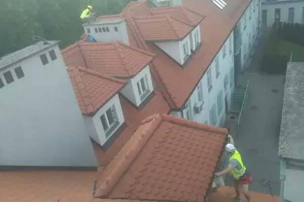 Malowanie elewacji Remonty wyburzenia wycinka drzew Kraków Wieliczka S