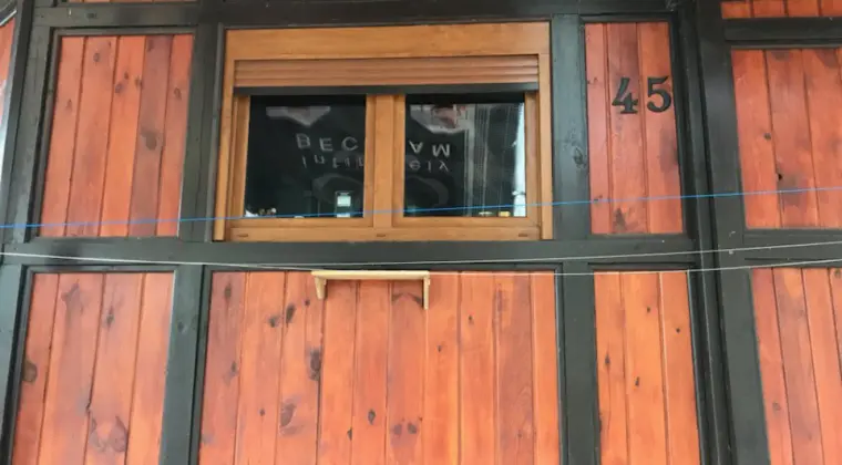 Domek całoroczny nad brzegiem jeziora
