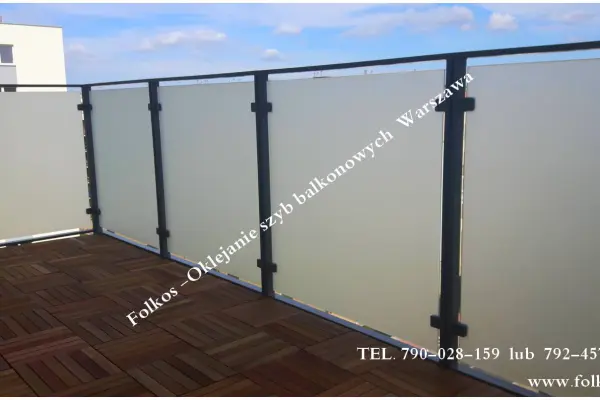Oklejanie balkonów Warszawa - Folia matowa na szklany balkon