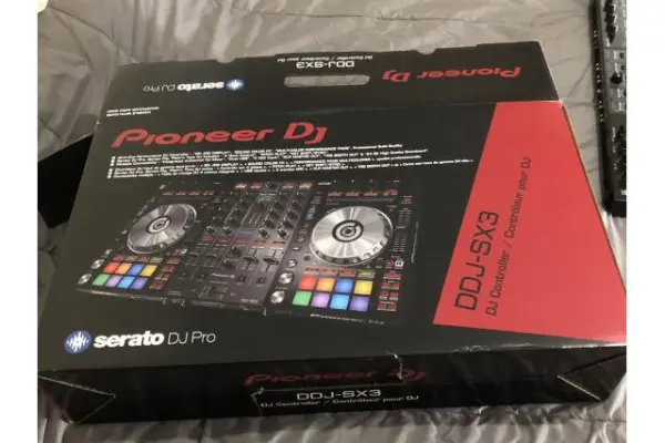 Sprzedam Pioneer DDJ SX3....€500 Pioneer XDJ RX2...€820