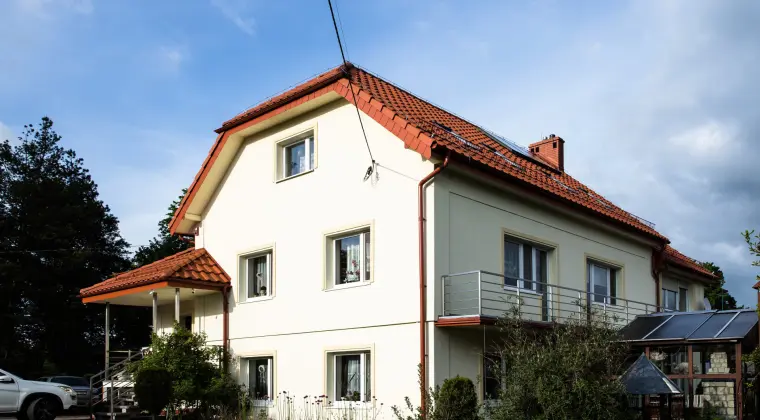 DOM w pięknej i spokojnej okolicy z duża działką i kortem tenisowym
