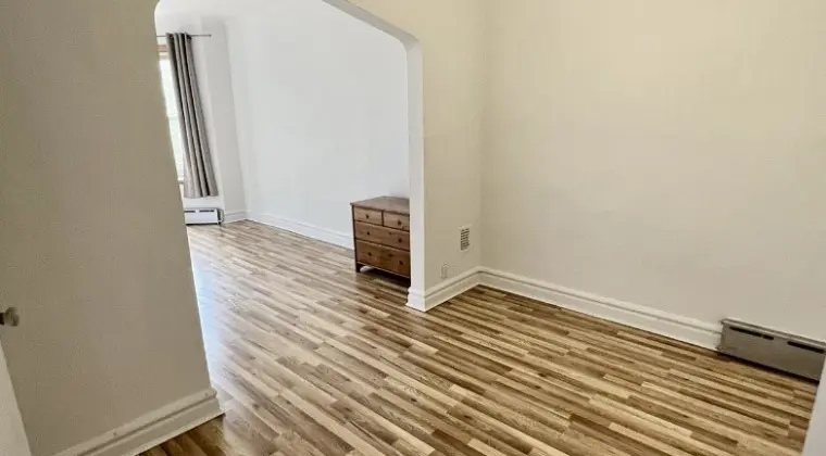 Rozkładowe Mieszkanie Na Drugim Piętrze Do Wynajęcia w Doskonałej Lokalizacji - Ridgewood, Queens, NY (11385)