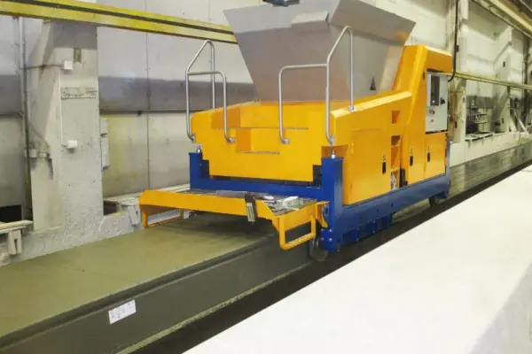 Machine for the production of hollow core slabs by extrusion