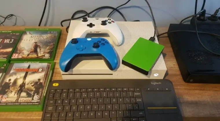 Sprzedam konsole XBOX ONE S 1 TB dysk 4TB 