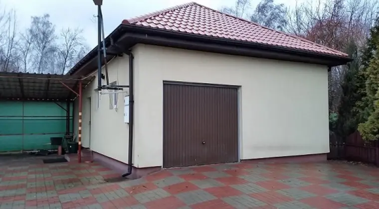 Magazyn z pokoikiem, łazienką z wiatą i placem do wynajmu