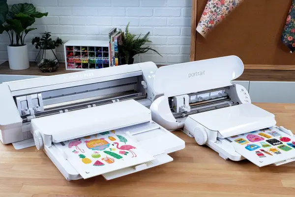 Ploter tnący Silhouette formatu A4, A3 z automatycznym podajnikiem naklejek