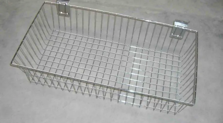 Kosz sklepowy płytki 30x15x10 chromowany na panel