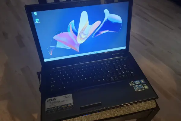 Laptop MSI-dysk HDD 500GB-procesor i3-Ram 8GB-(NVIDIA GeForce GT 640M )-Cale 17,3