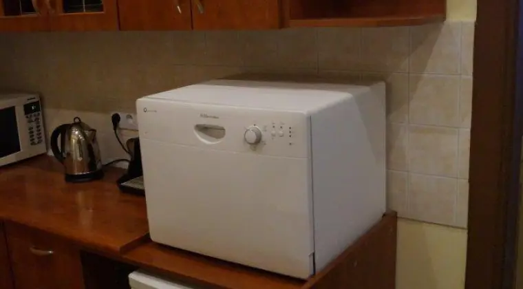 BEZPOŚREDNIO PRZYTULNA KAWALERKA W EKSKLUZYWNEJ KAMIENICY W CENTRUM