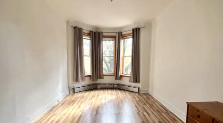 Rozkładowe Mieszkanie Na Drugim Piętrze Do Wynajęcia w Doskonałej Lokalizacji - Ridgewood, Queens, NY (11385)