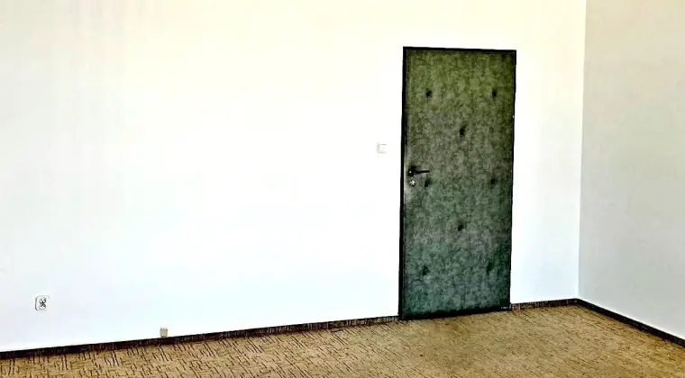 Przestronny Lokal z Ogólnodostępnymi Łazienkami