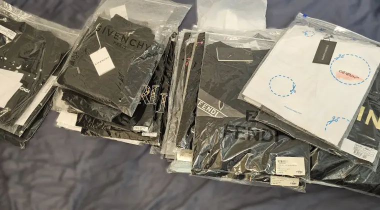 Markowe ubrania. T-shirts, bluzy