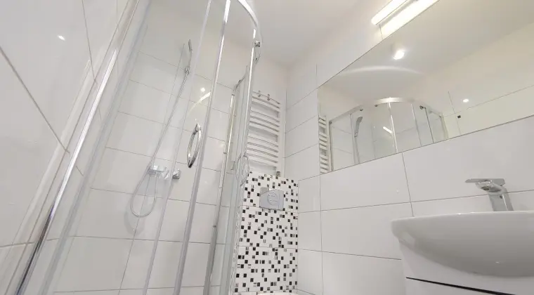 Sprzedam kawalerkę Kraków Wola Justowska Salwator obok Błonia.