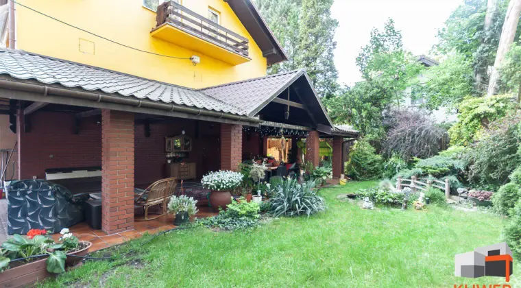 Zainwestuj w Aktywa. Sprzedam dom z 8 mieszkaniami na wynajem, trwające umowy najmu