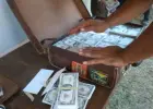 Magiczna walizka do przekształcania papierów w dolary amerykańskie, eu