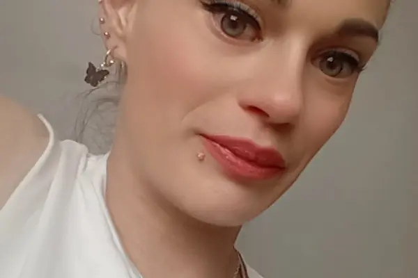 Kobieta 28l szuka koleżanki do miłych spotkań