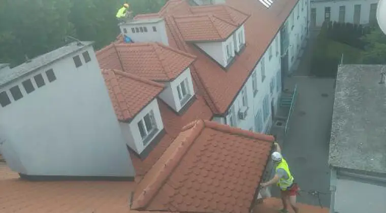Malowanie Dachów, Malowanie Elewacji, Czyszczenie rynien Kraków, Wieli
